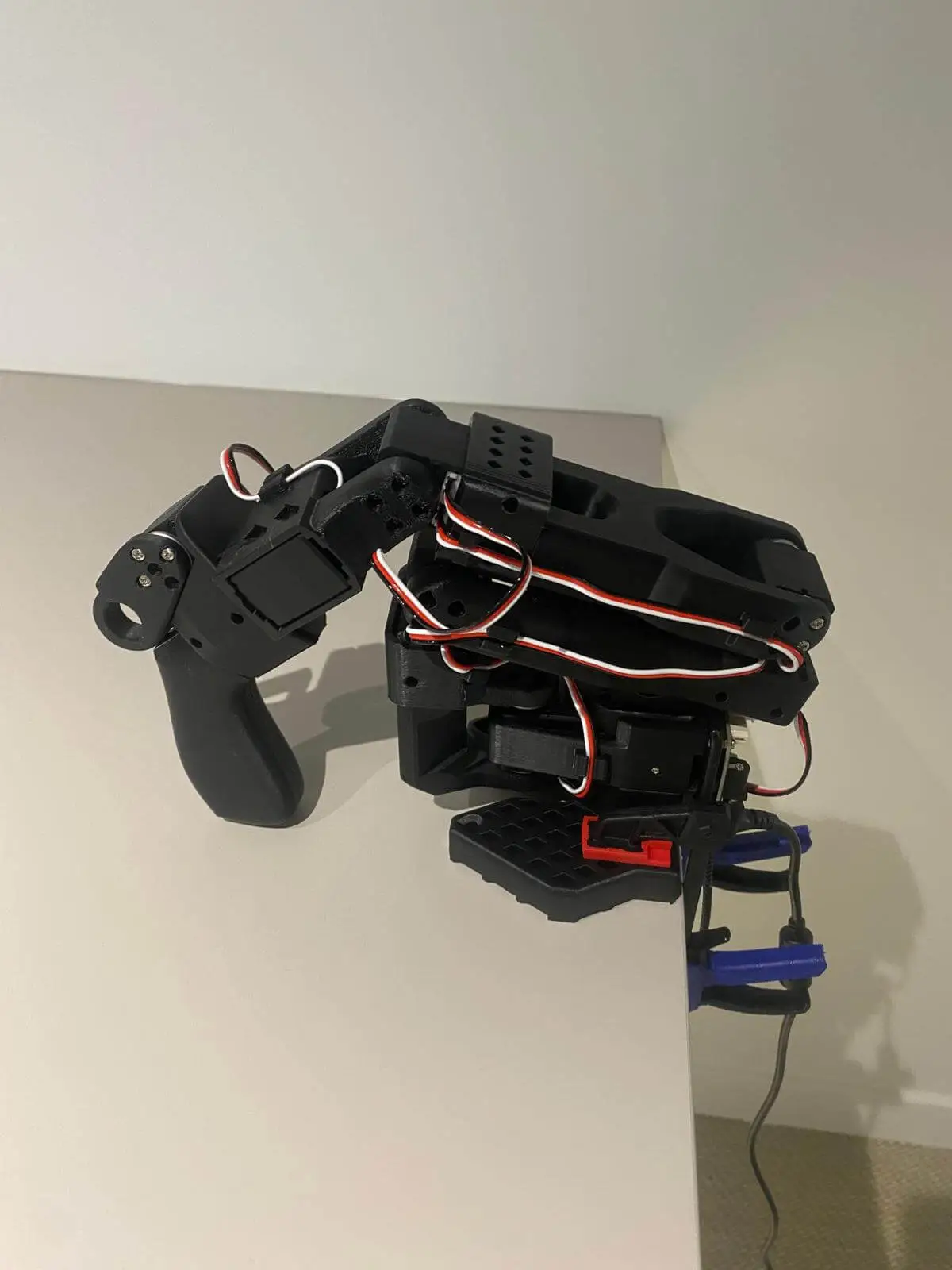 SO-100 leader arm rest position SO-100 leader arm rest position