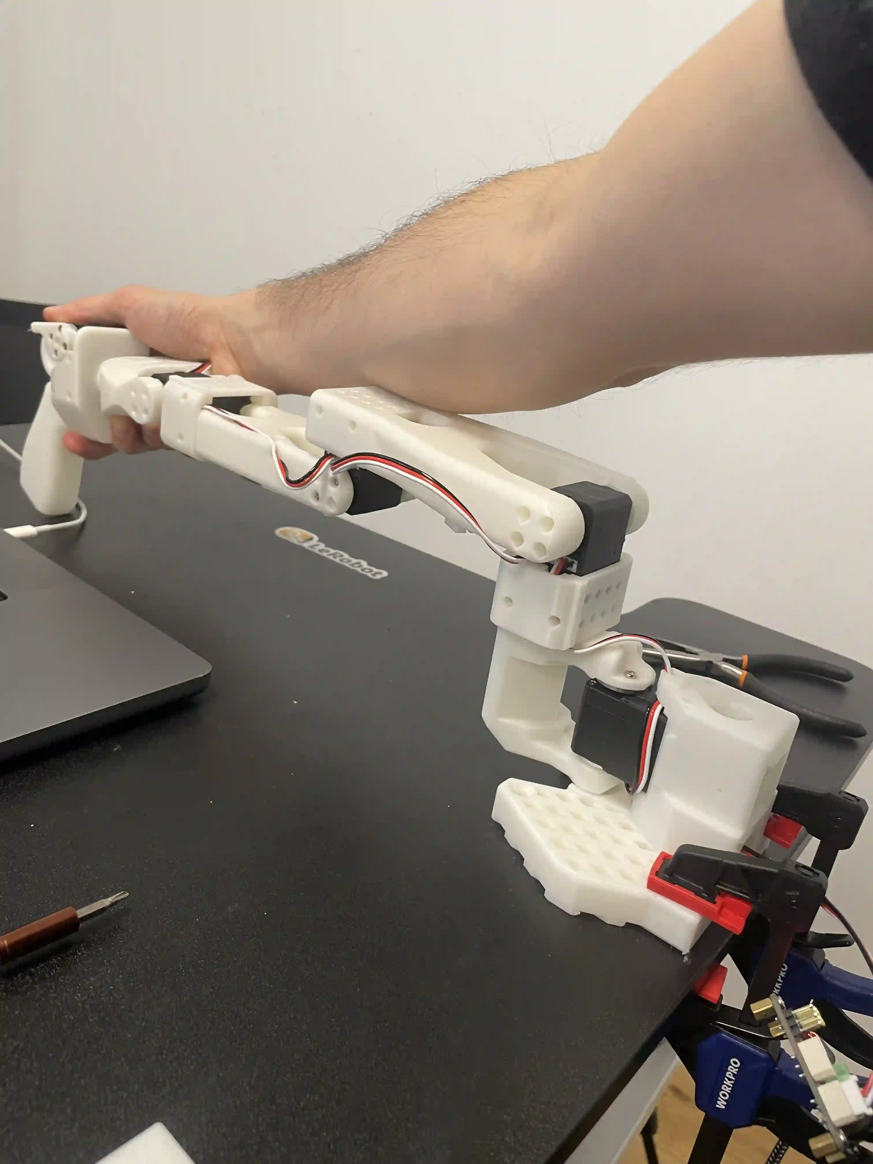 SO-100 leader arm zero position